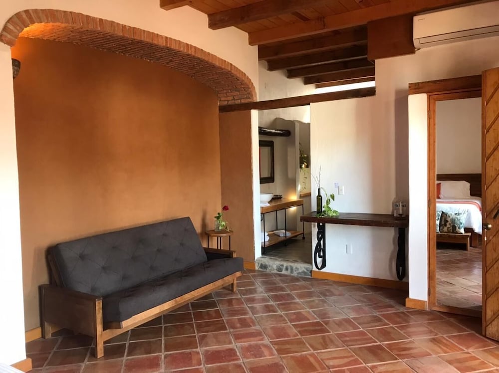 Deluxe Quadruple Room, 1 King Bed with Sofa bed, Garden View, Ground Floor photo 3