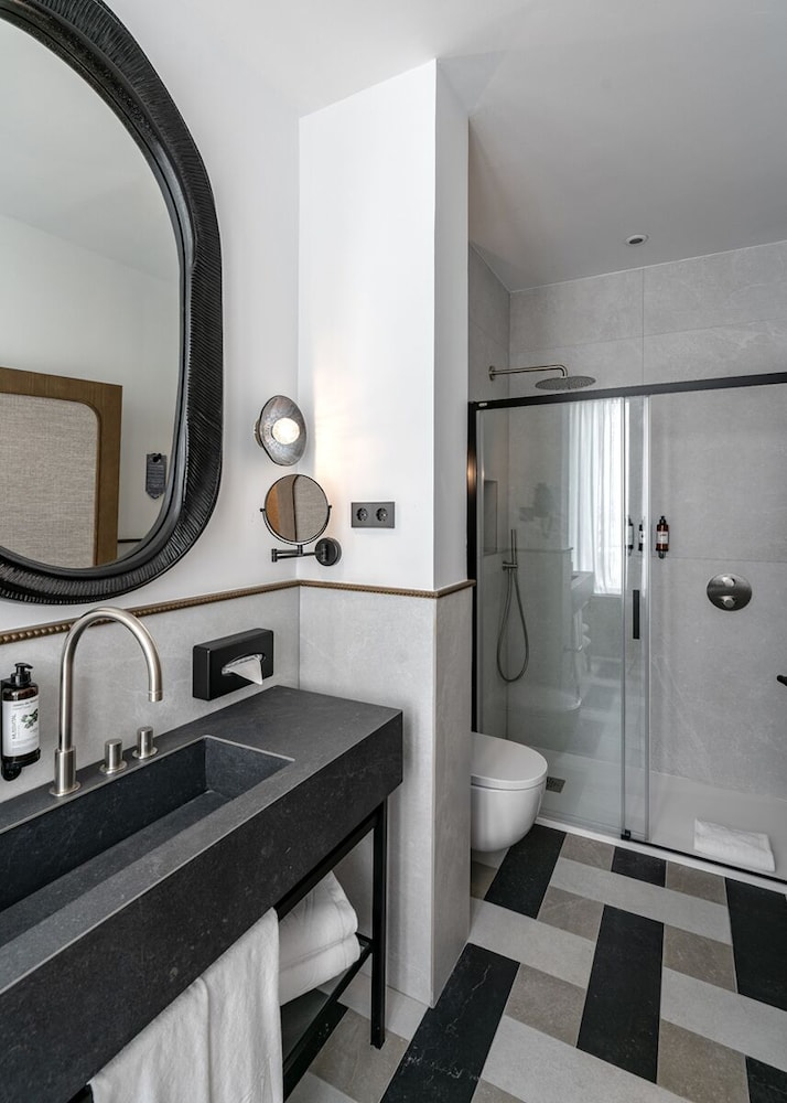 Superior room single use Barrio de las Letras view with balcony - Photo 7