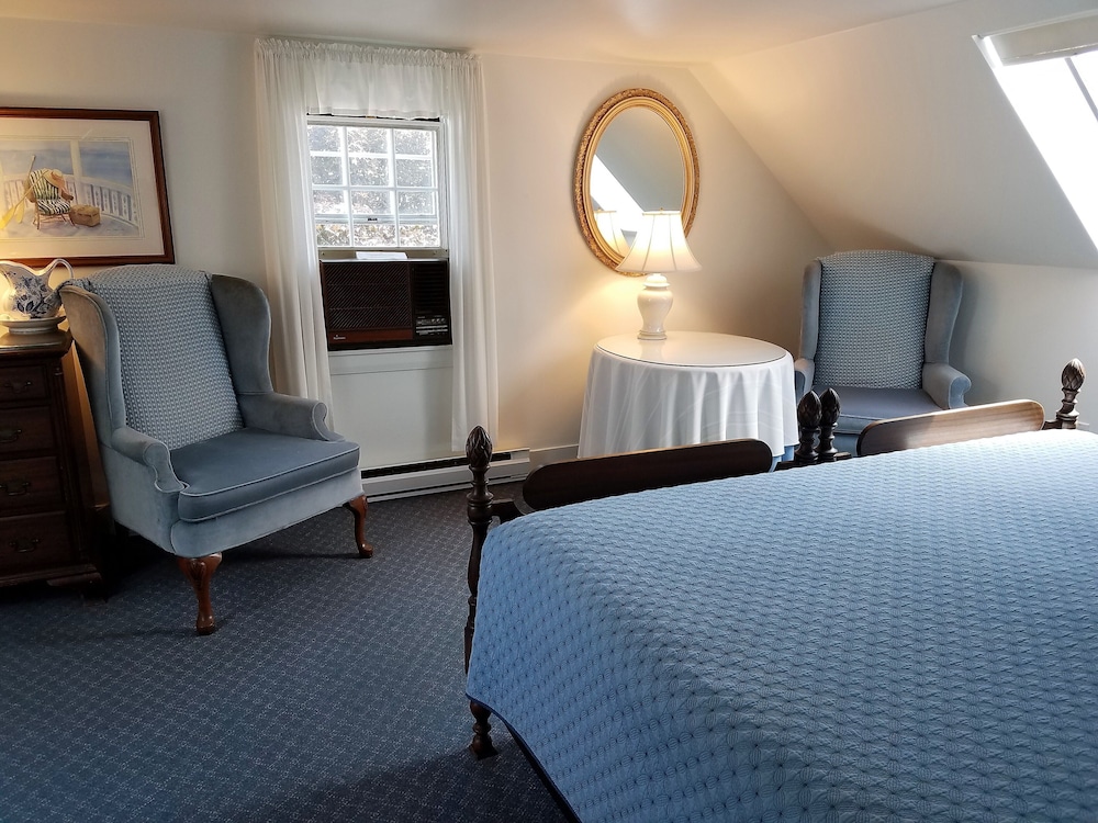 Include Knowles Jr. Suite photo 3