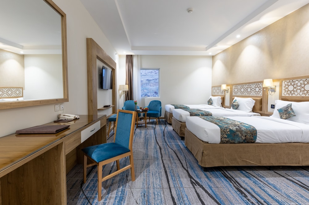 Deluxe Triple Room - Photo 1