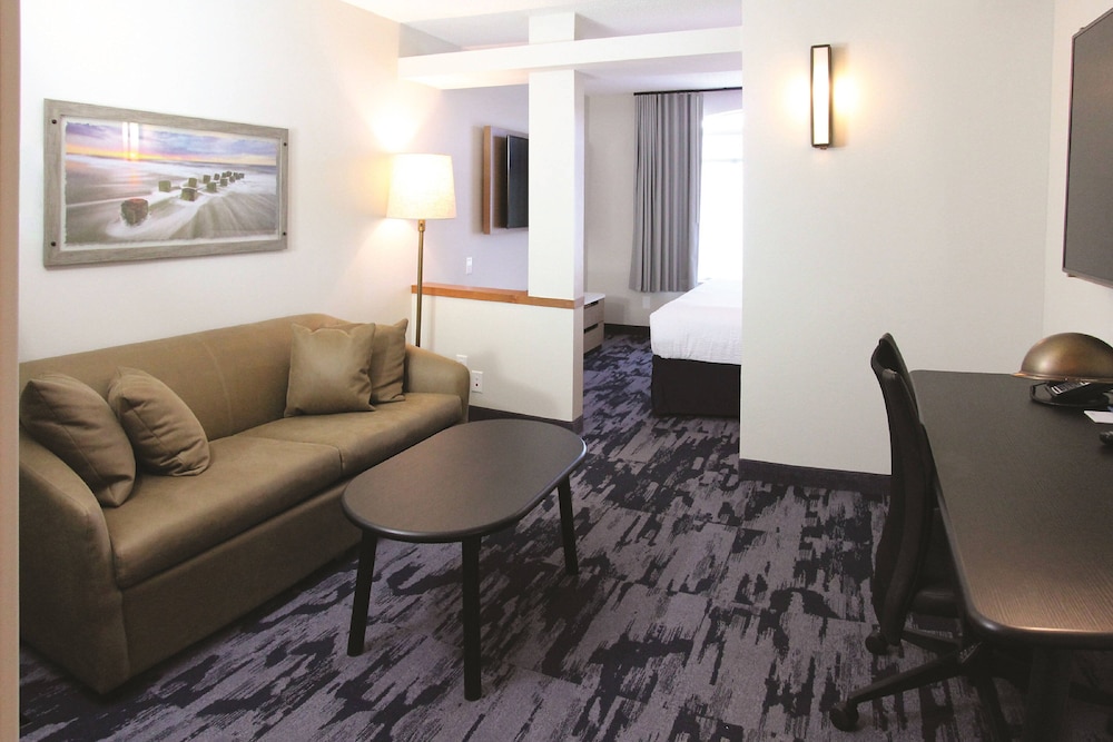 Executive Suite, 1 King Bed with Sofa bed - Photo 1