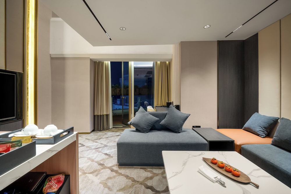 Loft with One King Bed (Non Smoking)