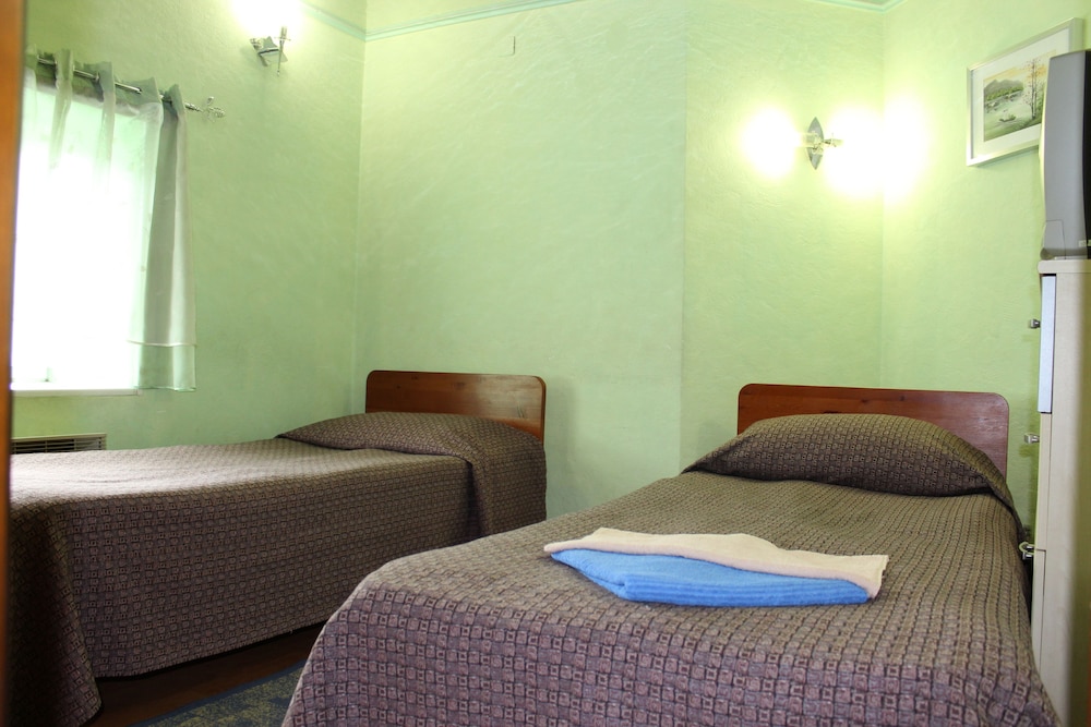 Economy Twin Room (Shared Toilet) photo 1