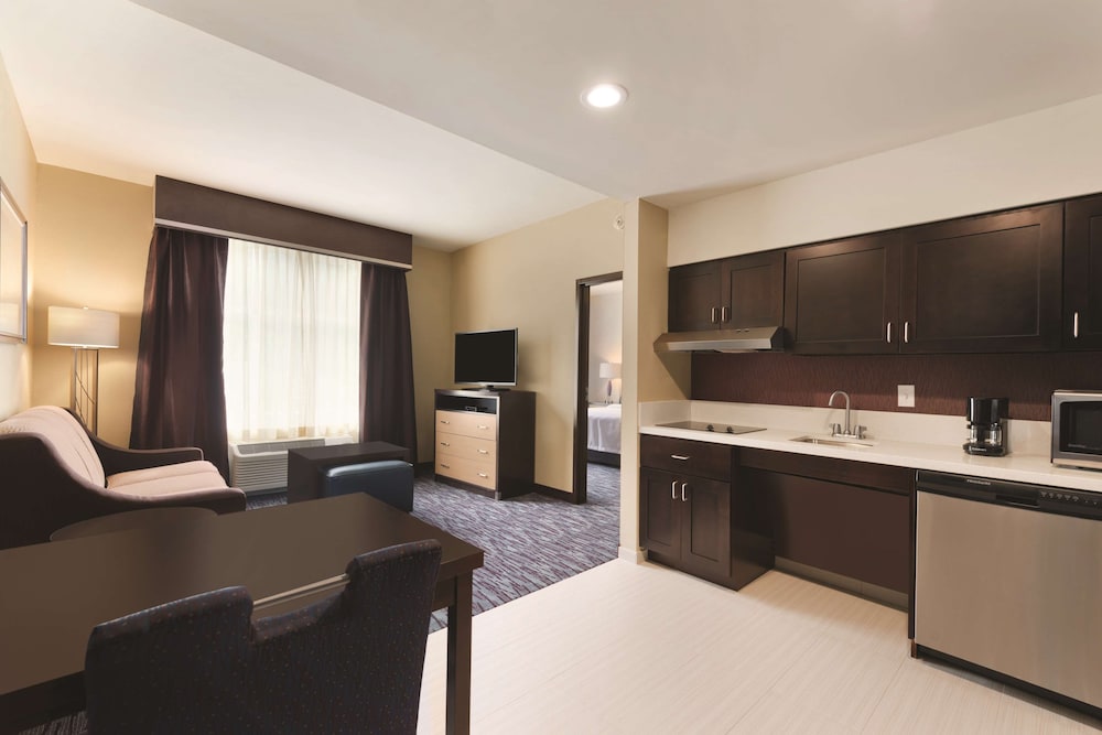 Studio, 1 King Bed, Accessible, Bathtub (Mobility & Hearing) photo 1