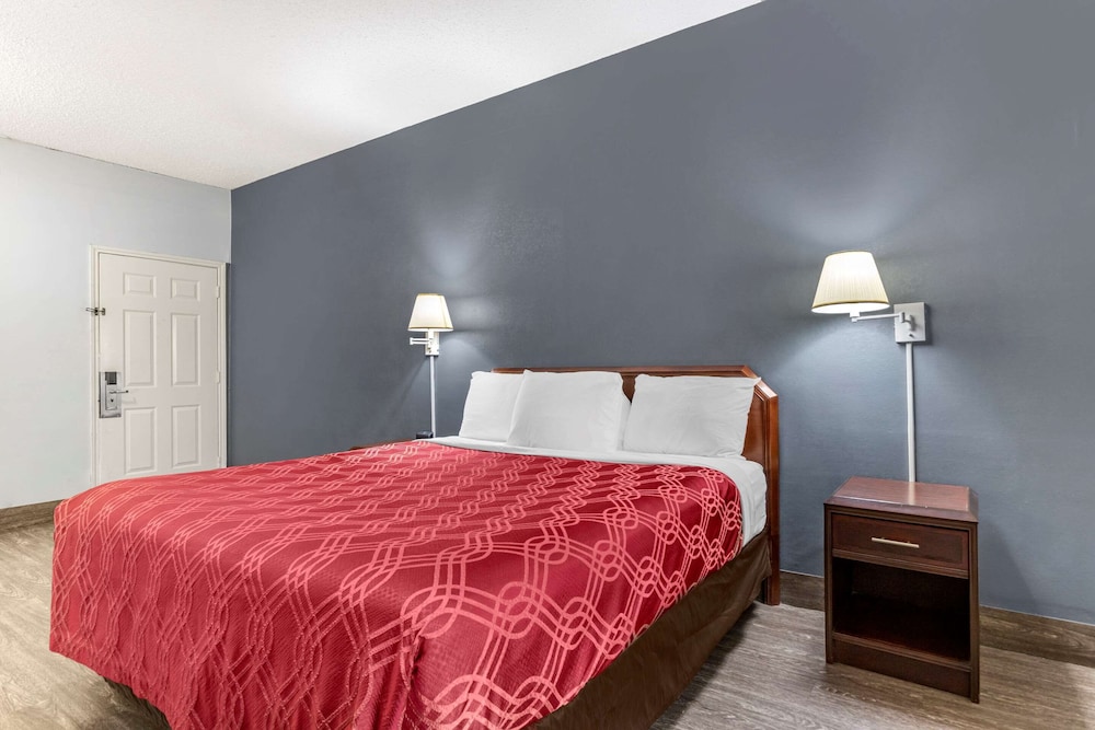 Standard Room, 1 King Bed photo 1