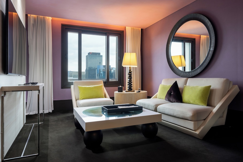 Club Suite, 1 King Bed, City View - Photo 13