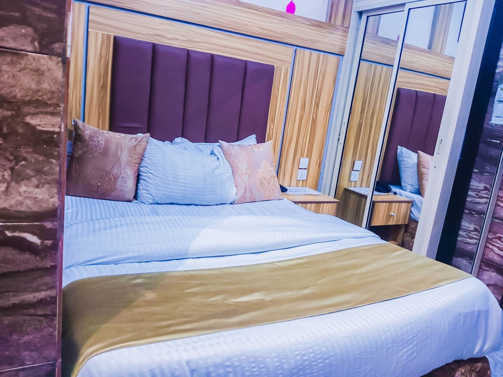 Economy Room