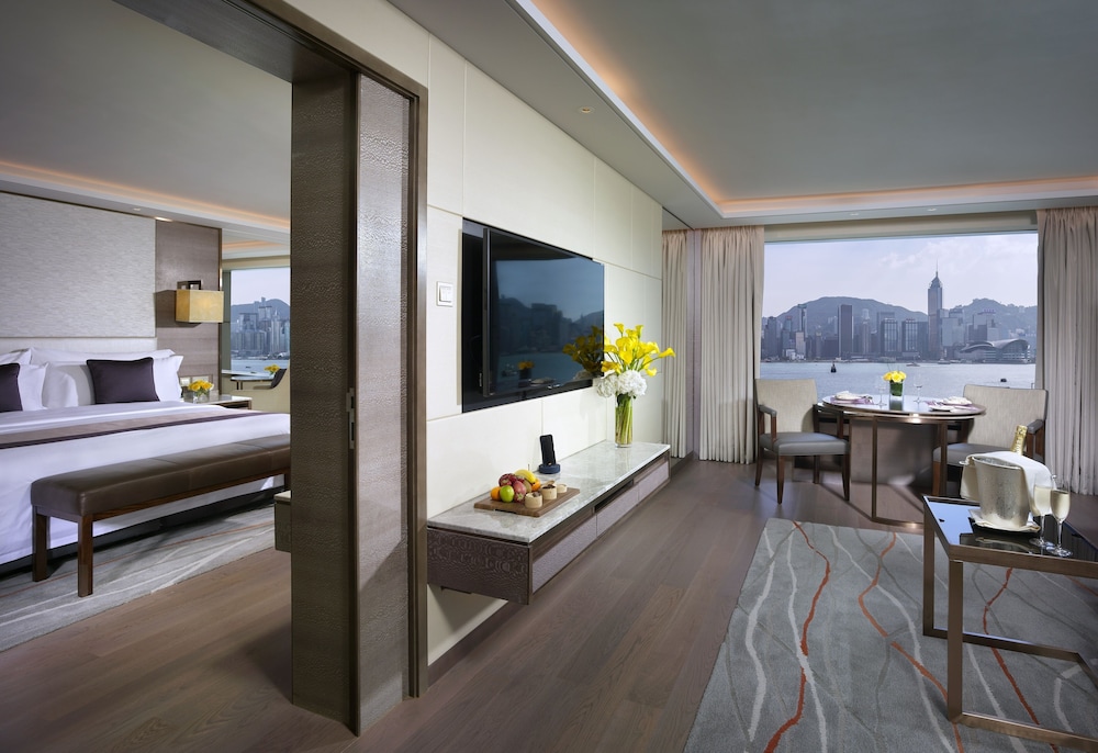 Suite, 1 King Bed (Victoria Harbour View)