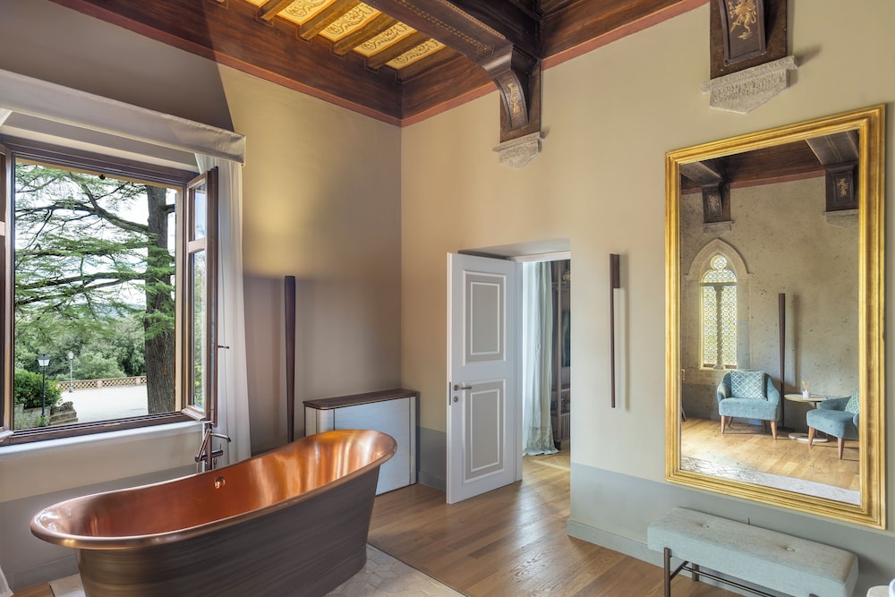 Signature Suite - Photo 3