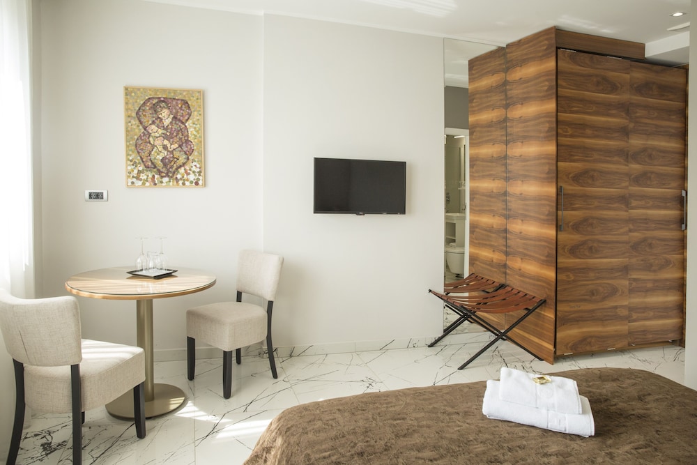Standard Double or Twin Room - Photo 3