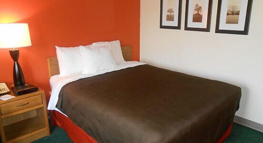 Room, 1 King Bed, Non Smoking photo 2