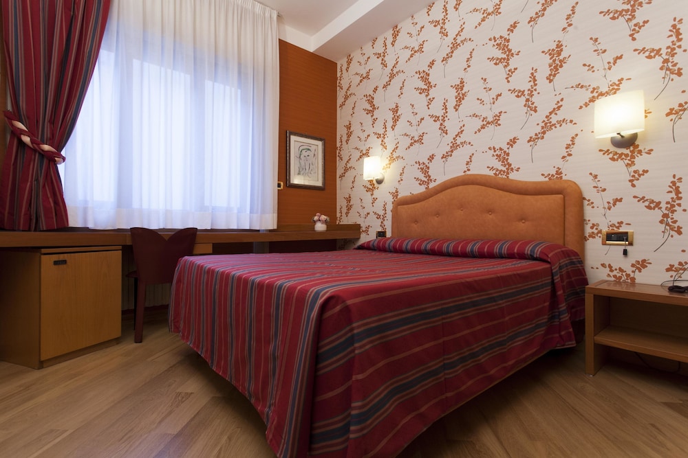 Double or Twin Room - Photo 7