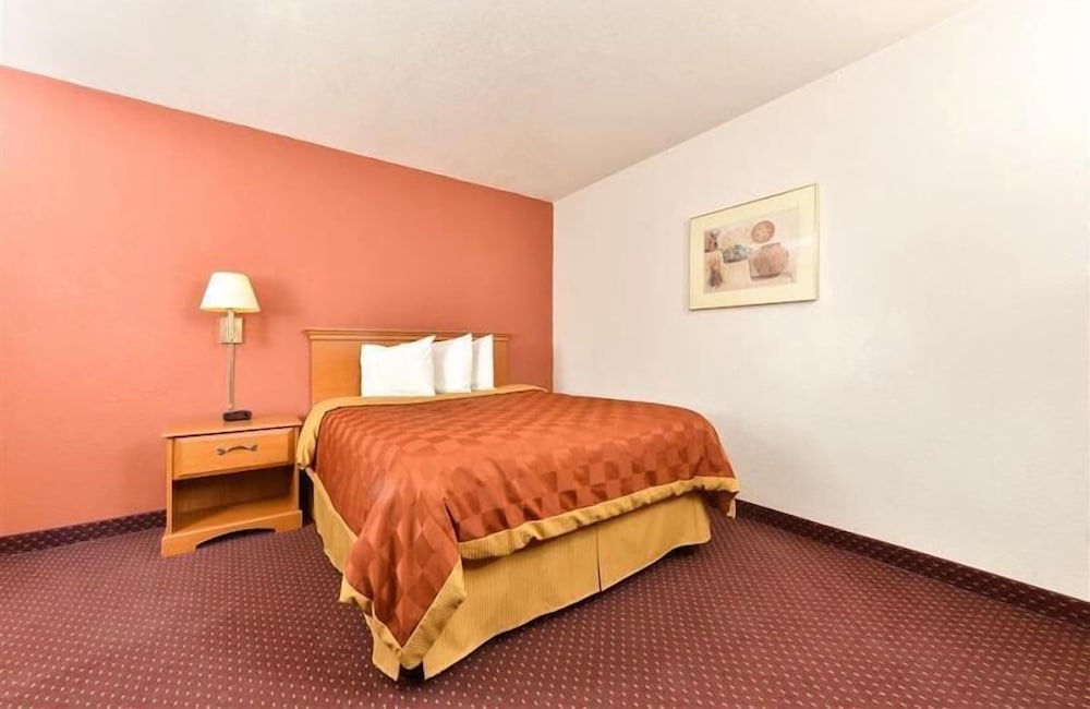 Standard Room, 1 Queen Bed, Non Smoking photo 2