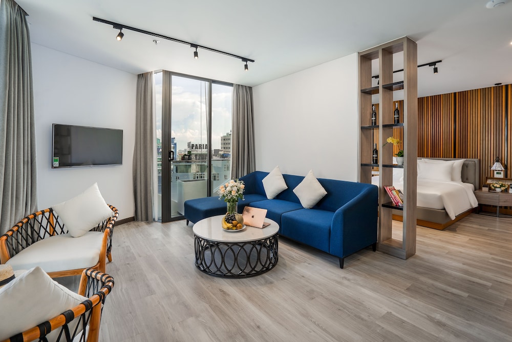 Suite, River View - Photo 6