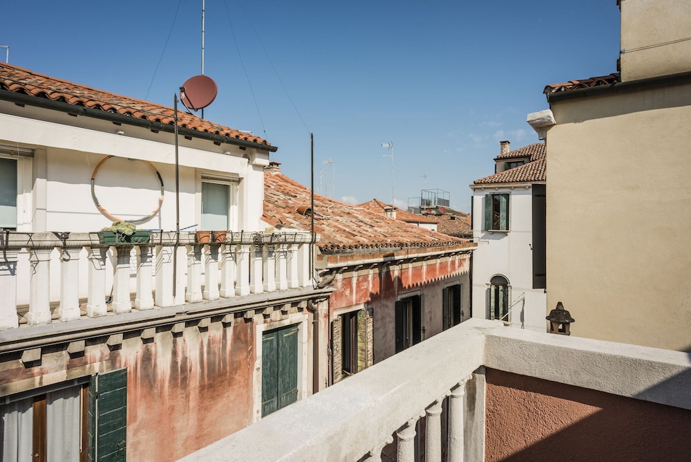 Apartment, 1 Bedroom, Terrace, Canal View photo 2