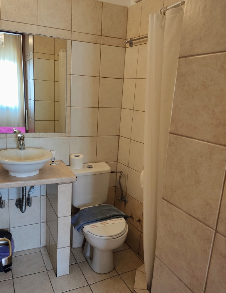 Basic Single Room, 1 Twin Bed photo 2
