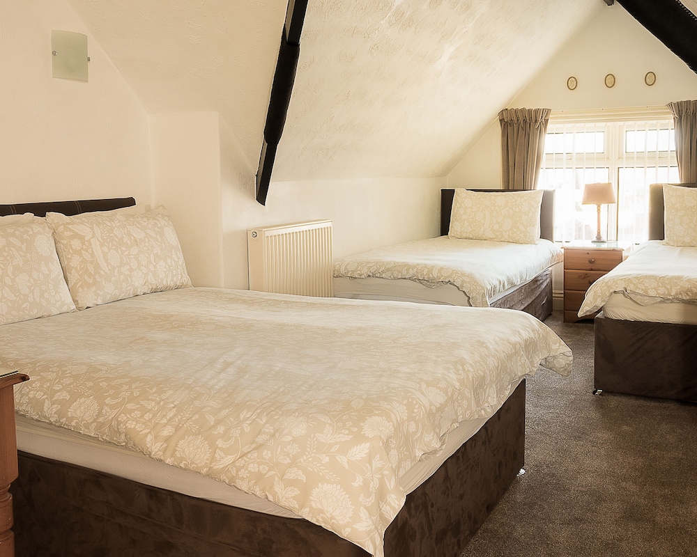 Suite, Ensuite photo 1