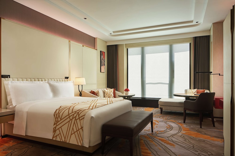 Suite, 1 King Bed, Accessible (Residence)
