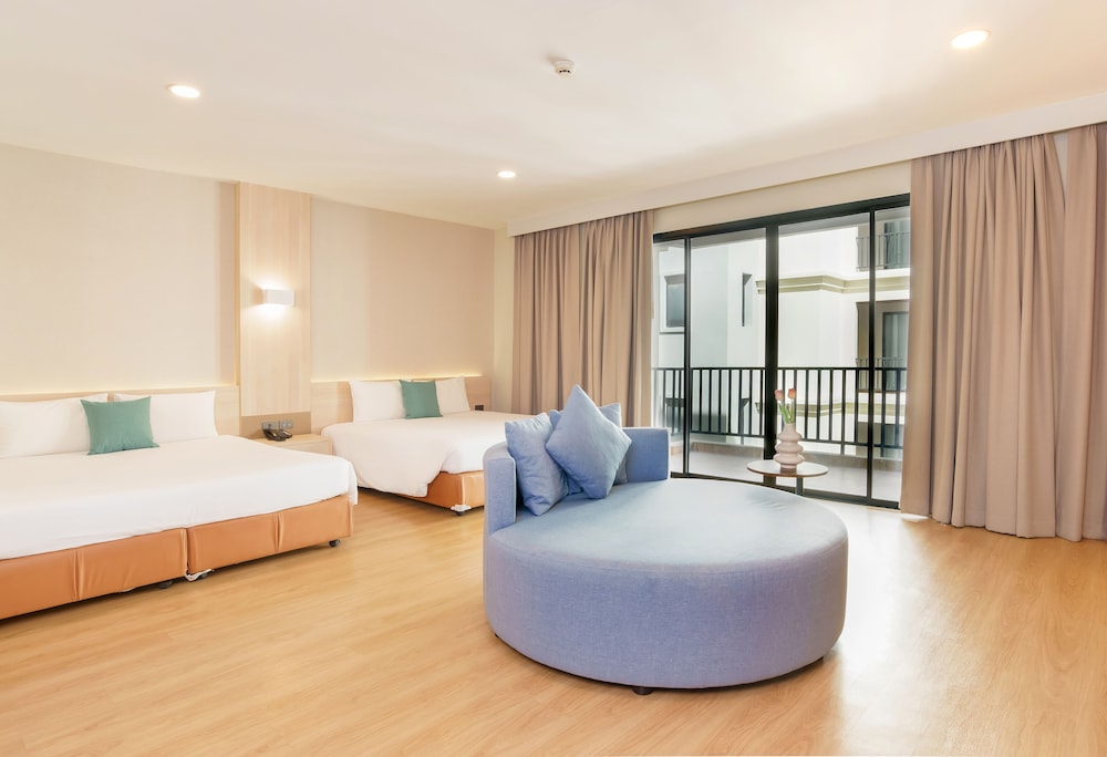 Executive Suite - Photo 3