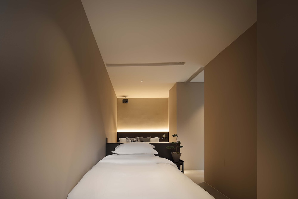 Signature Twin Room, City View