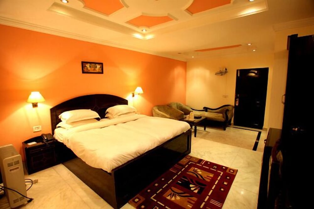 Maharani Super Deluxe Room photo 1