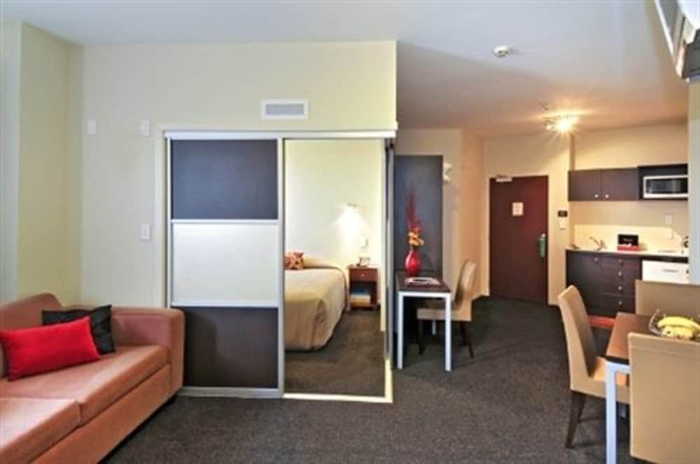 Basic Suite, Bathtub