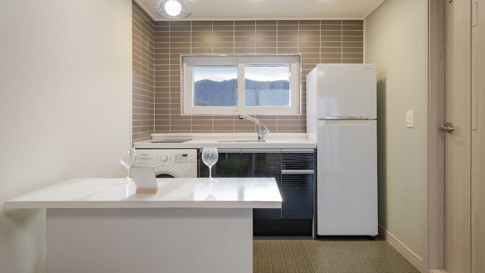 Basic Room, 1 Bedroom (white 301) - Photo 6