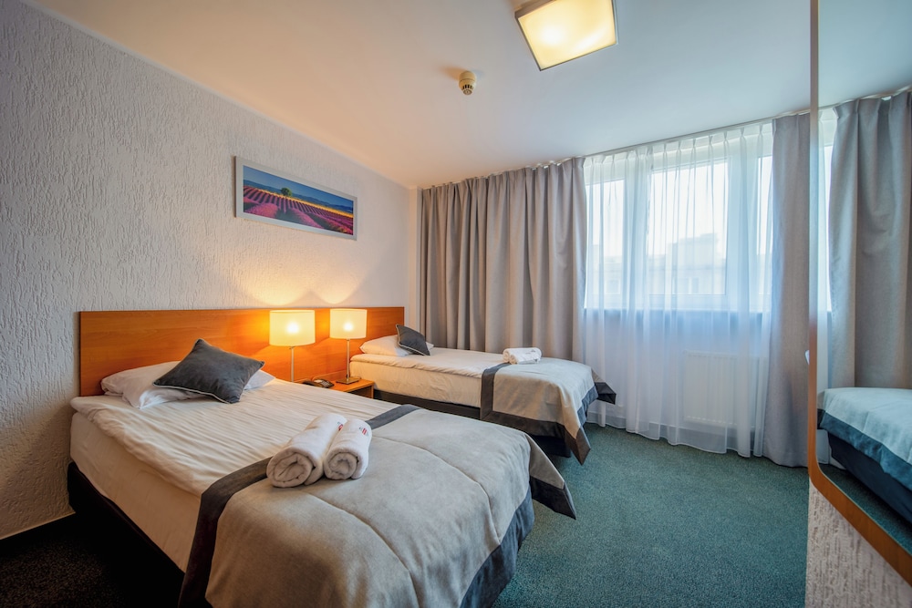 Standard Twin Room - Photo 1