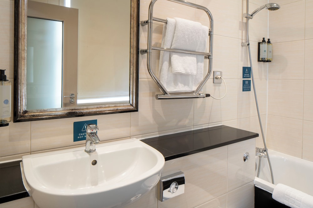 Standard Room, 1 Double Bed, Non Smoking (Small Room) - Photo 9