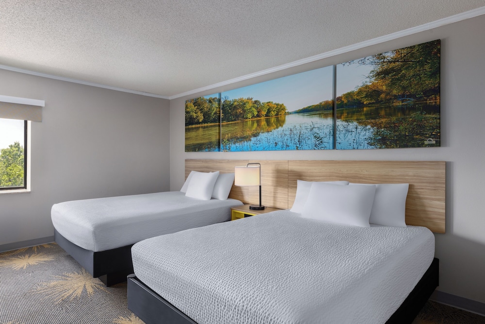 Room, 2 Queen Beds, Non Smoking - Photo 4
