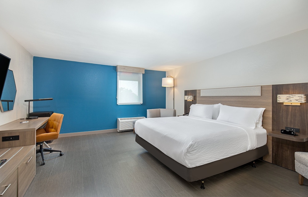 Standard Room, 1 King Bed - Photo 4