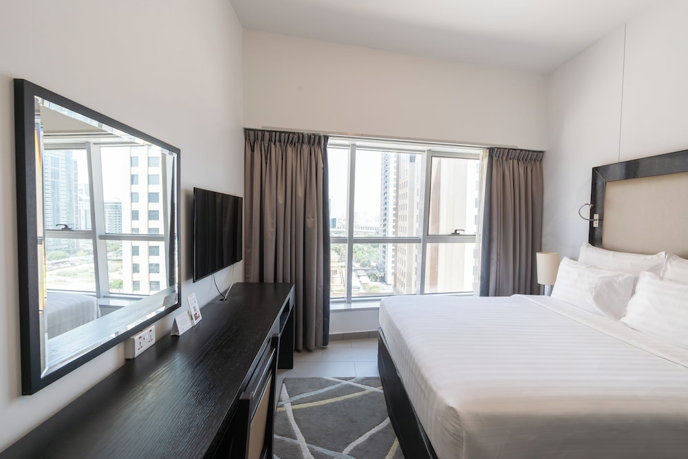 One Bedroom Deluxe Apartment photo 2