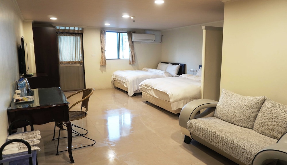Family Quadruple Room photo 3