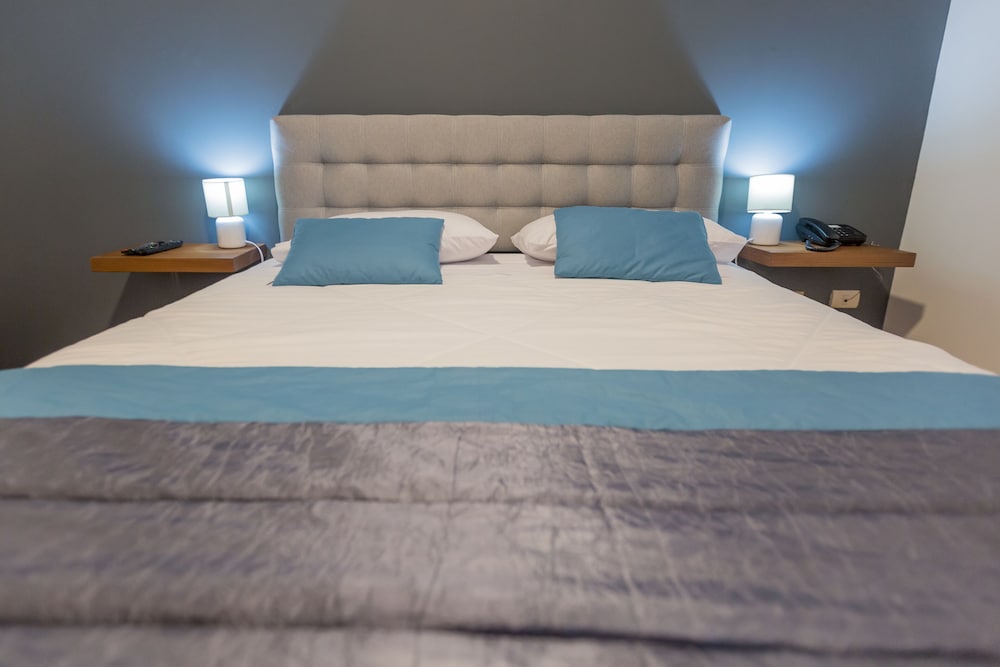 Deluxe Double Room, 1 King Bed photo 2