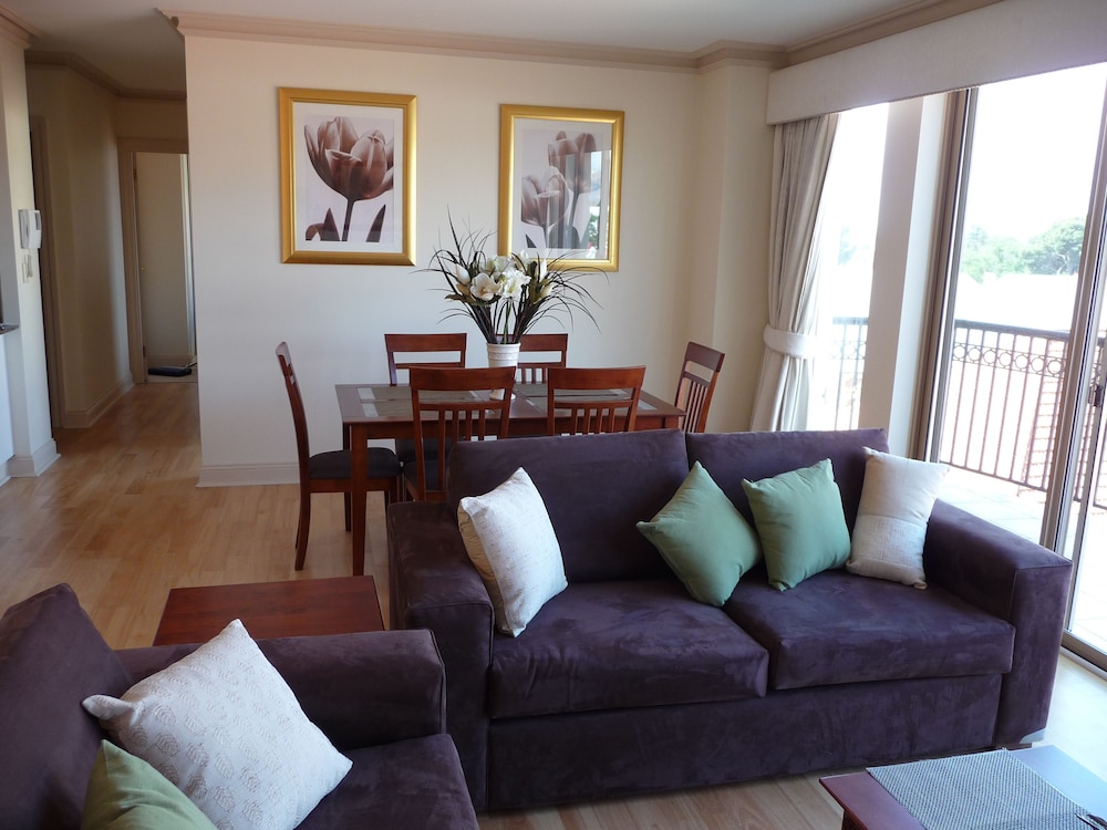 3 Bedroom 2 Bathroom Self Contained Apartment photo 1