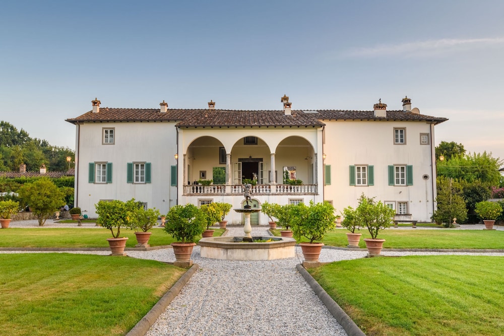 Villa photo 1