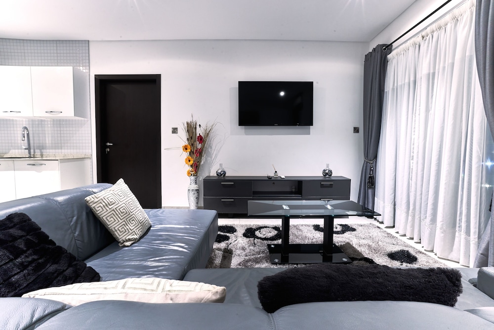 Signature Condo photo 1
