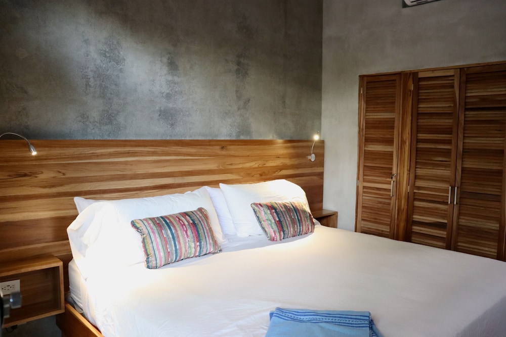 Luxury House photo 3