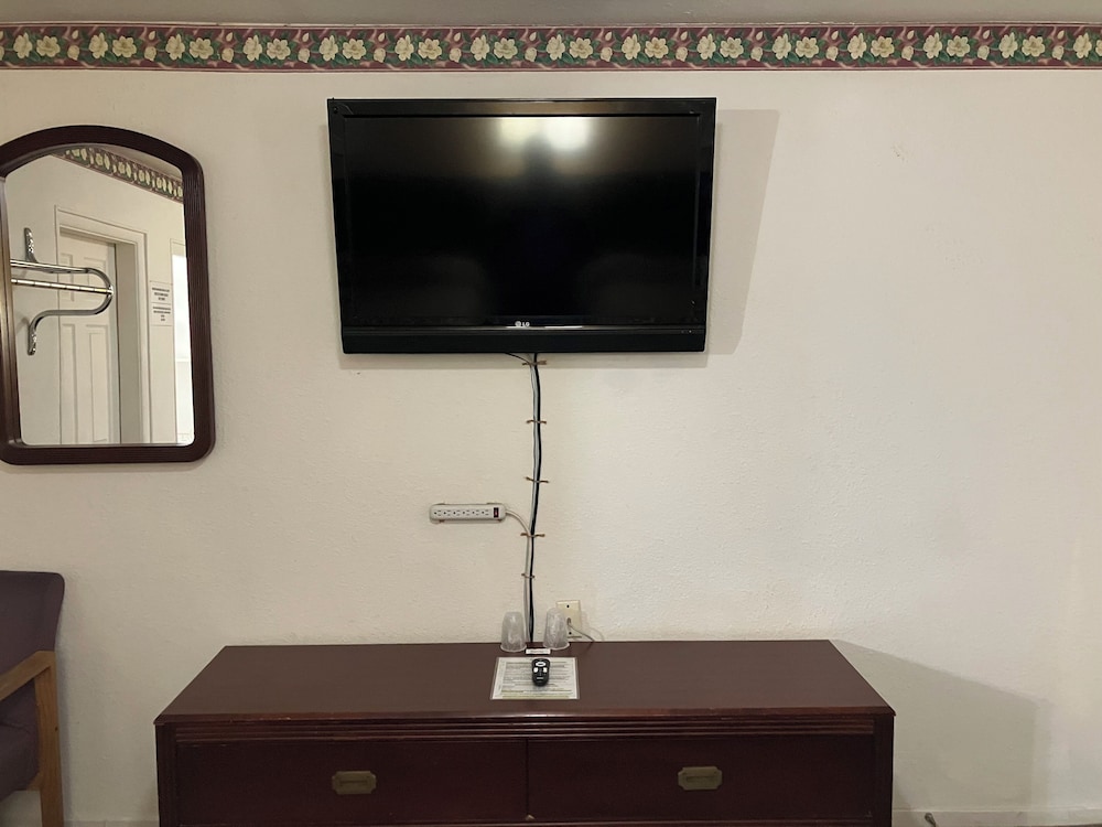 Standard Room, 1 King Bed photo 2