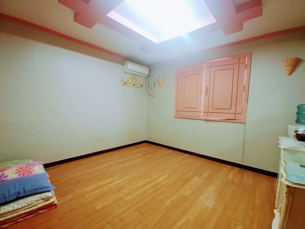 Traditional Room (Ondol) photo 1