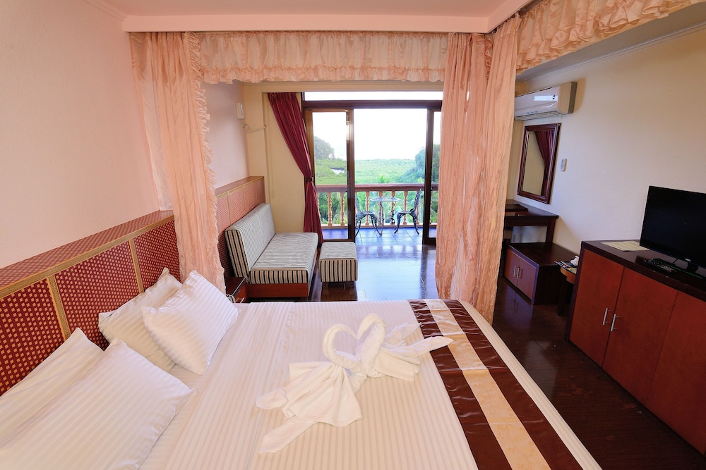 Honeymoon Double Room, 1 King Bed, Jetted Tub, Ocean View photo 1