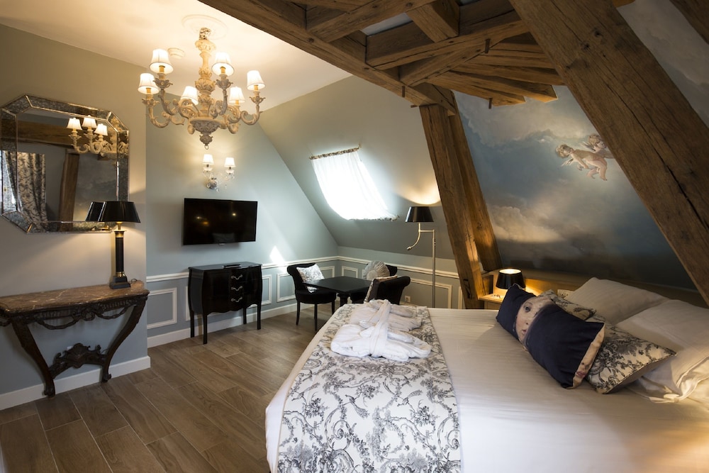 Suite, 1 King Bed, Non Smoking (with Sofabed) - Photo 2