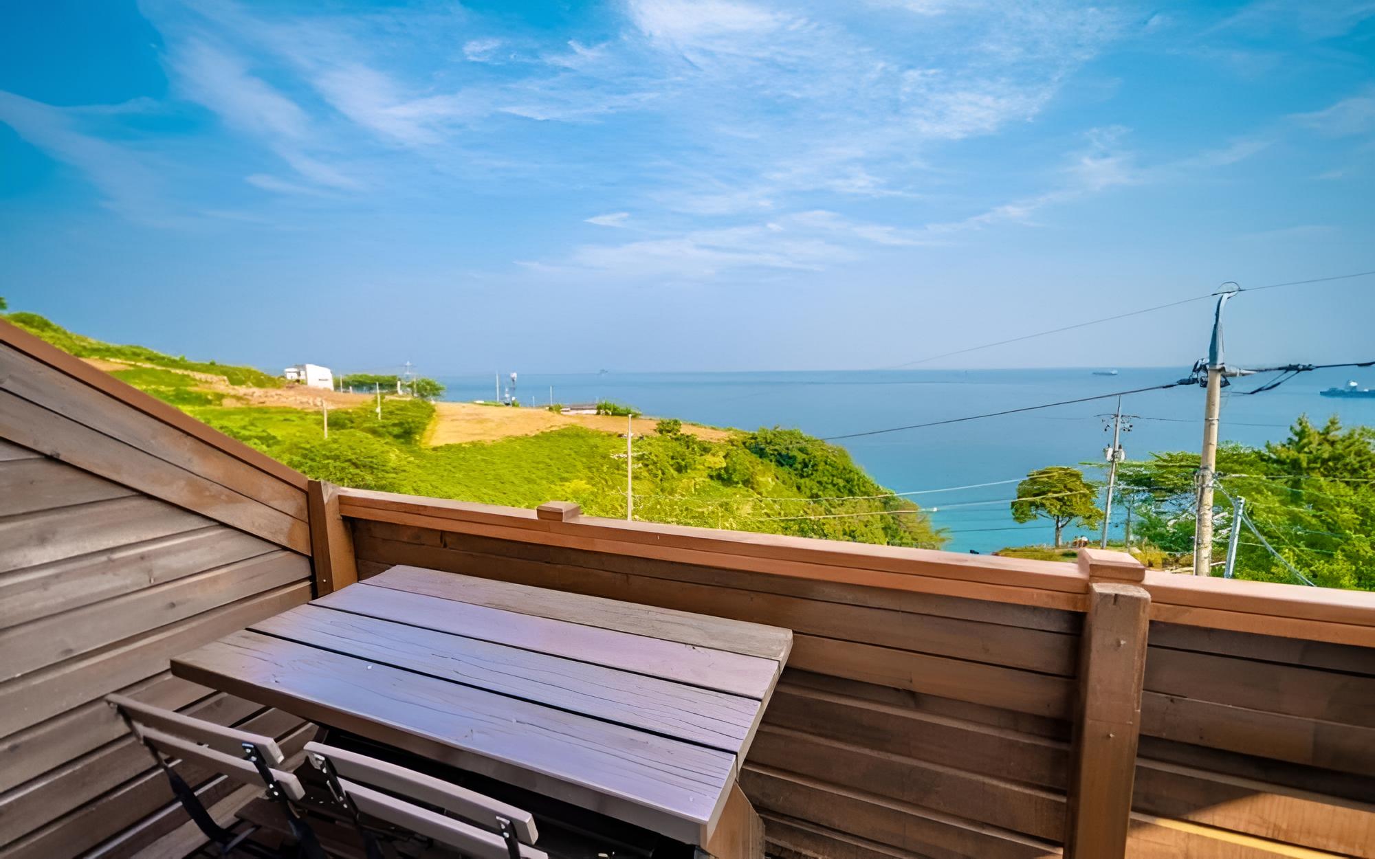 Room (Honey Lemon (Ocean View)) photo 1