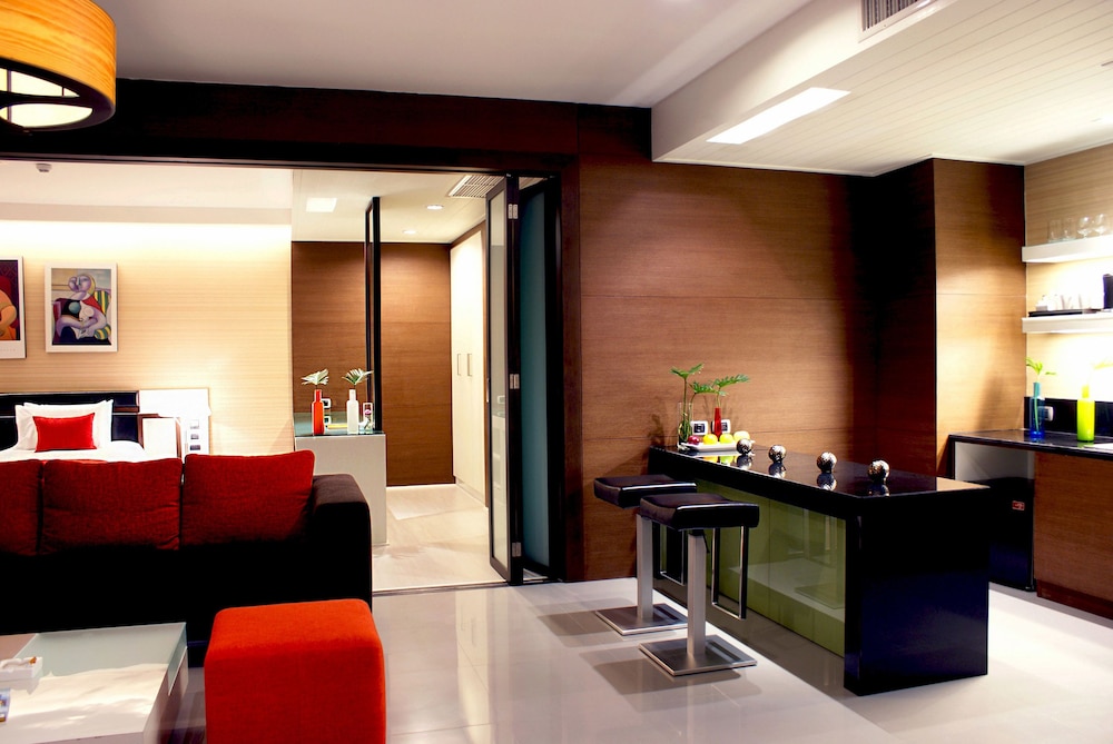 2 Bedroom Ocean View Royal Suite
