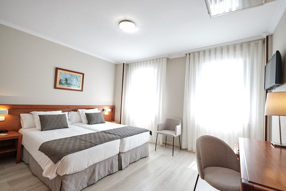 Standard Double or Twin Room, Private Bathroom photo 2