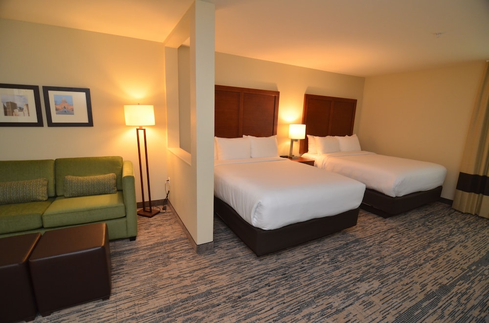 Suite, 2 Queen Beds, Non Smoking photo 3
