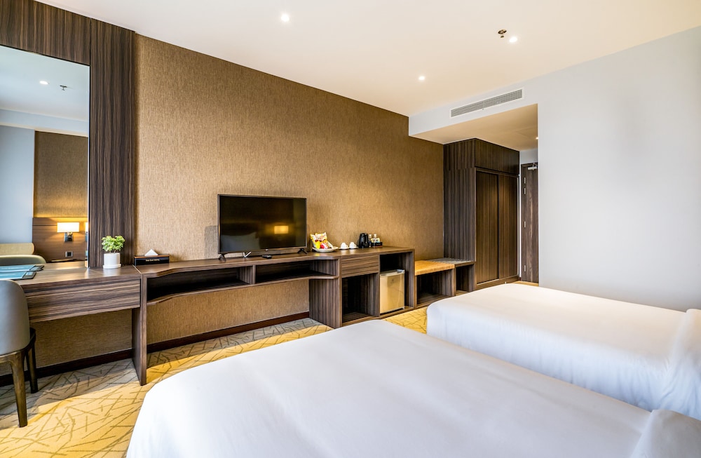 Deluxe Twin Room, City View - Photo 5