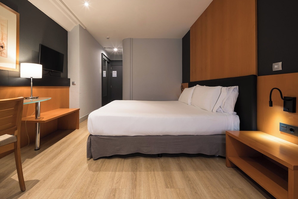 Double Room Single Use (Parking Included) - Photo 2