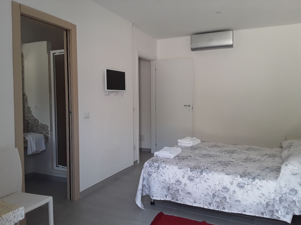 Double or Twin Room, Private Bathroom photo 3
