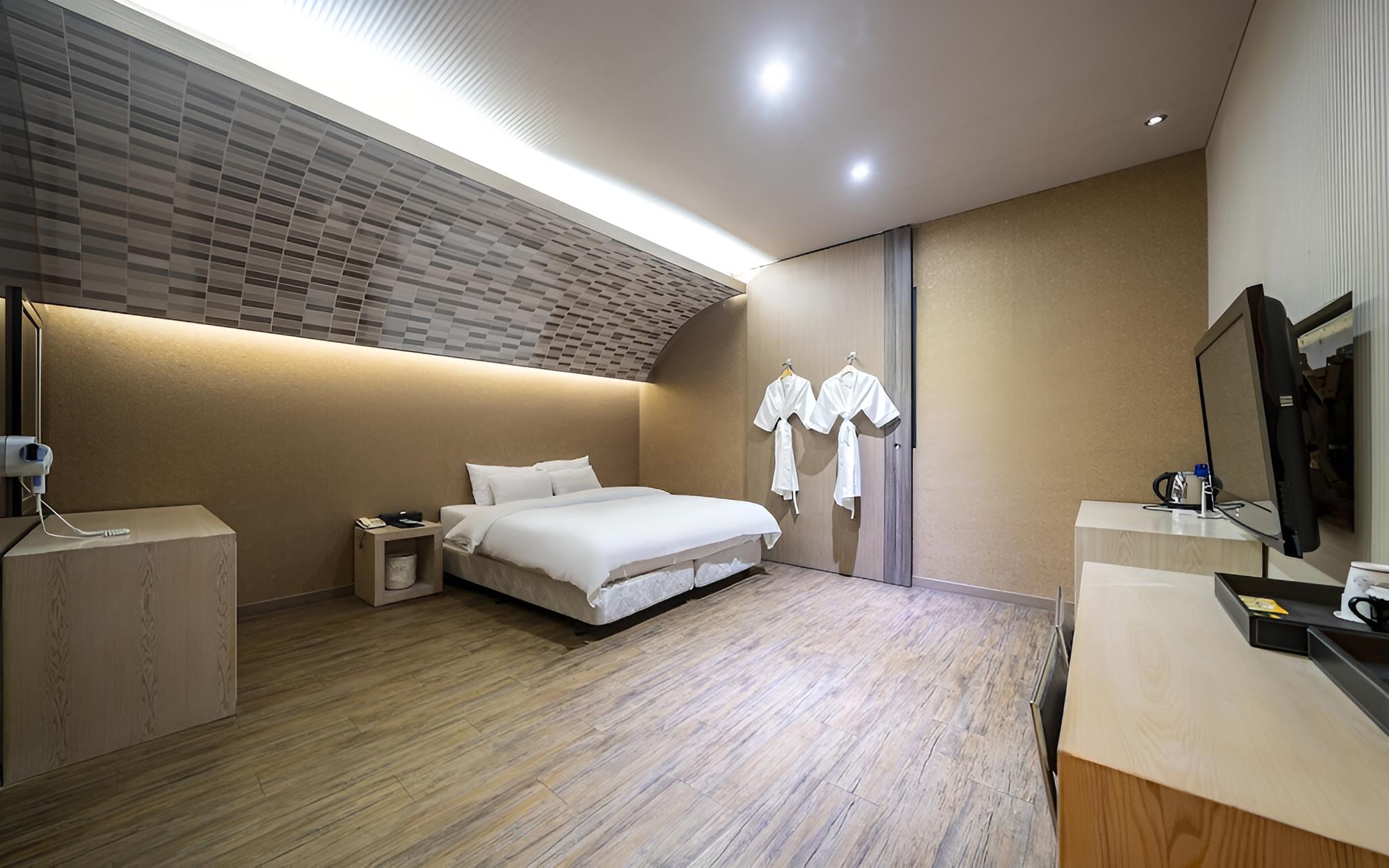 Room (Standard) - Photo 1